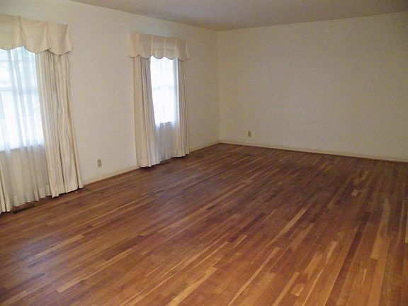 4th image of 1029 Whitehall Pl