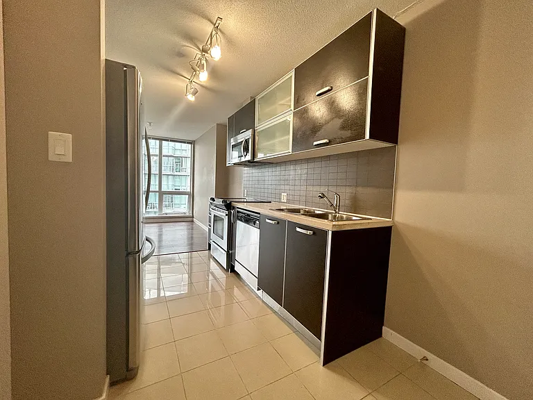 9981 Whalley Blvd #3401 — Photo 2