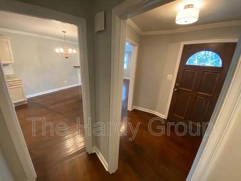 934 McKellar Dr — Photo 6