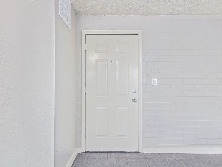 901 E. Pierce St. — Photo 8