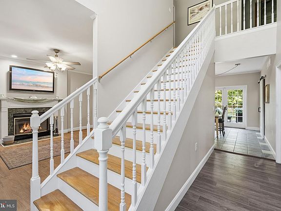 3rd image of 120 Archer Ln