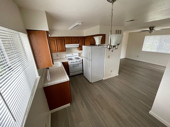 4th image of 575 El Camino Ave