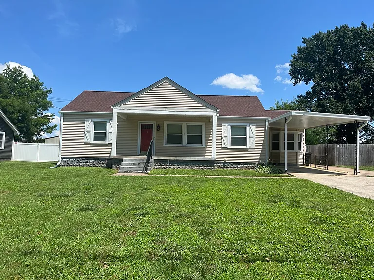 1106 Poplar Ave — Photo 2