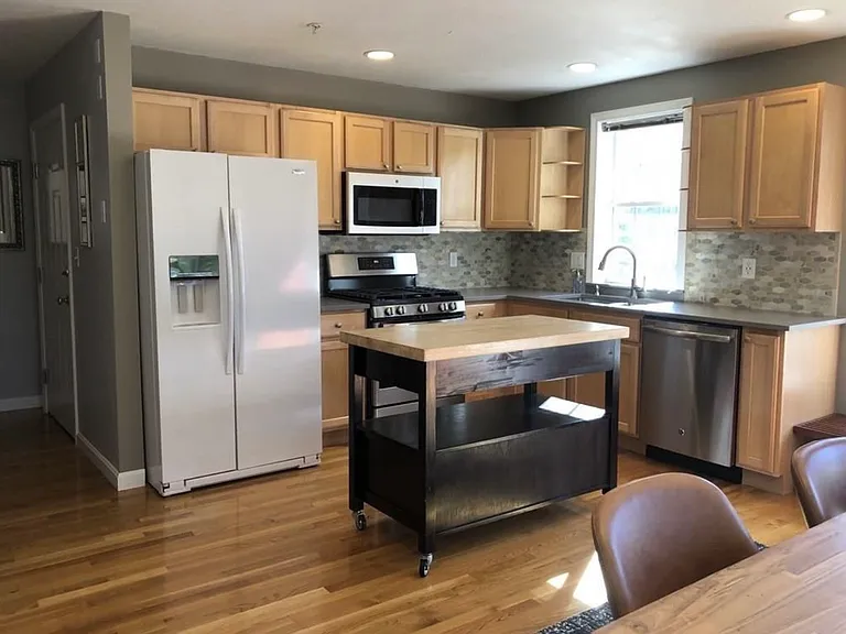 571 Freeport St #2 — Photo 5