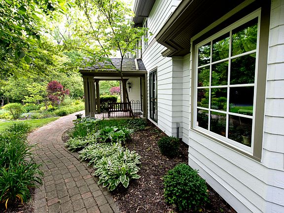 3rd image of 5925 Lawrence Dr