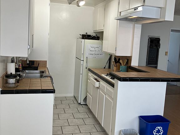 4th image of 3911 Huron Ave APT 2
