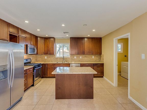 4th image of 3416 W Willow Ave