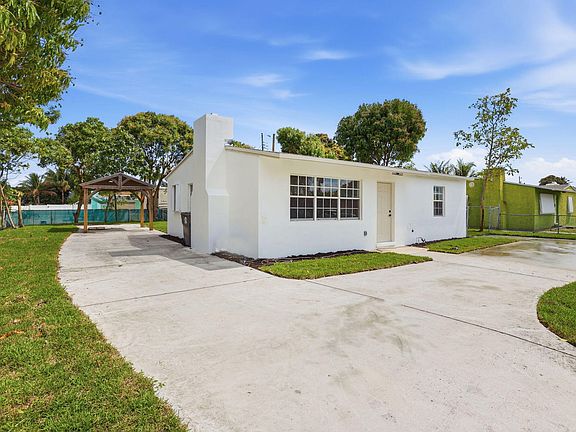 3rd image of 2312 Redwood Road