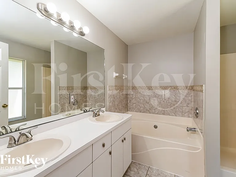2919 NW 4th Pl — Photo 11