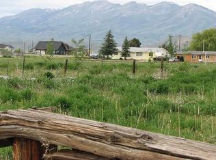319 W Camas Ave, Fairfield, ID 83327