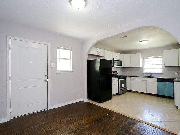 3rd image of 2516 Peabody Ave