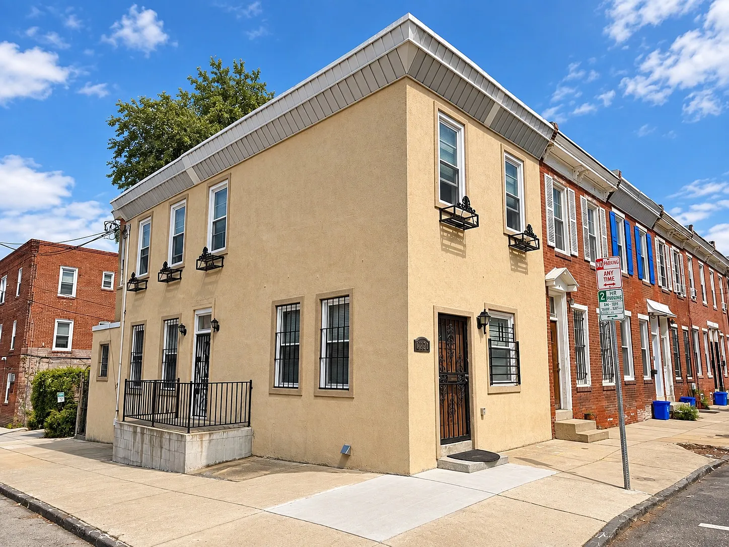 3 bed, 1120 sqft, $1,990 — Photo 1