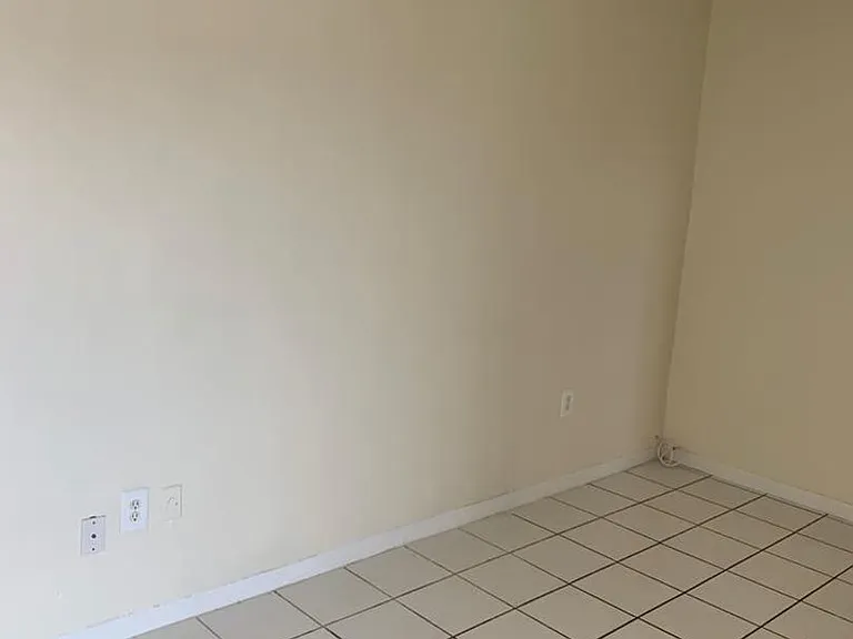 Jaclyn Apartments — Photo 5