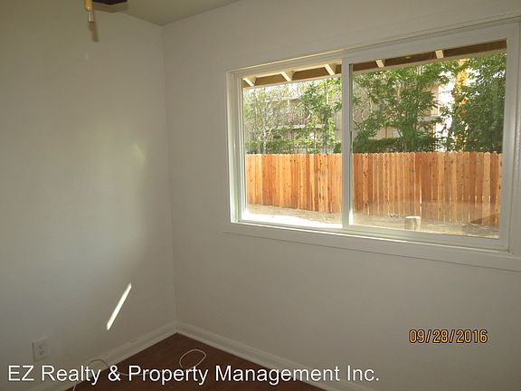 3rd image of 212 S San Jacinto St APT A