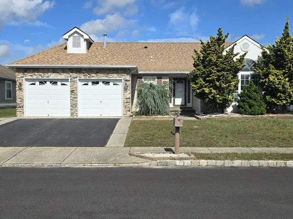 17 Blackpool Way, Toms River, NJ 08757