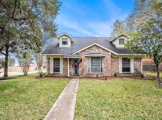 2211 Walnut Ln, Pasadena, TX 77502