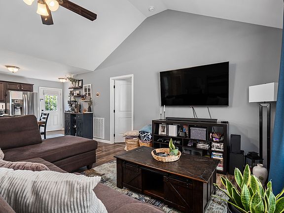 5th image of 580 Willow Way