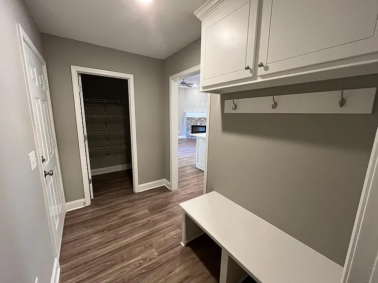 541 Silver Hl — Photo 12