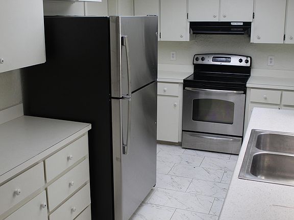 4th image of 106 S Bulova Dr