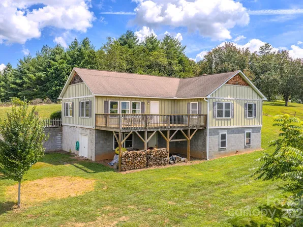 44 Crystal View Way, Leicester, NC 28748