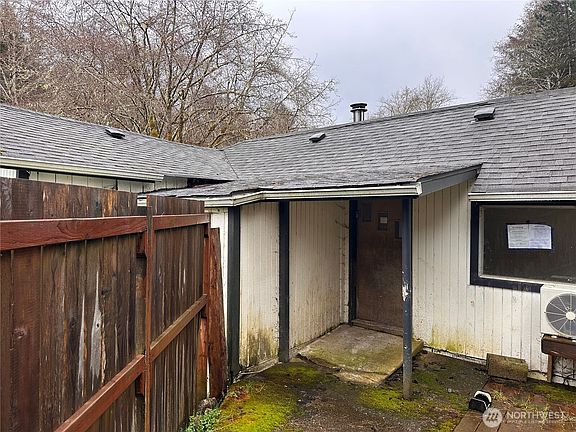 3rd image of 310 Butte Creek Road