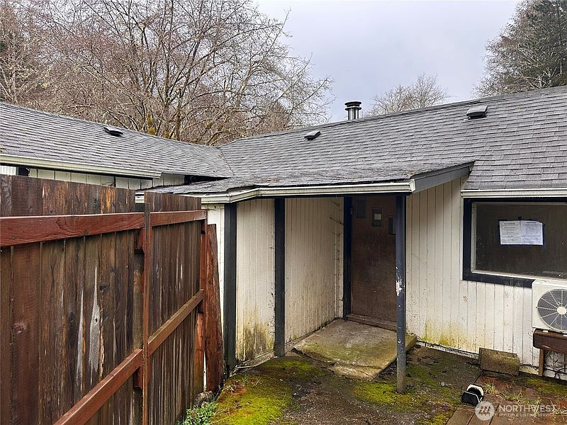 3rd image of 310 Butte Creek Road
