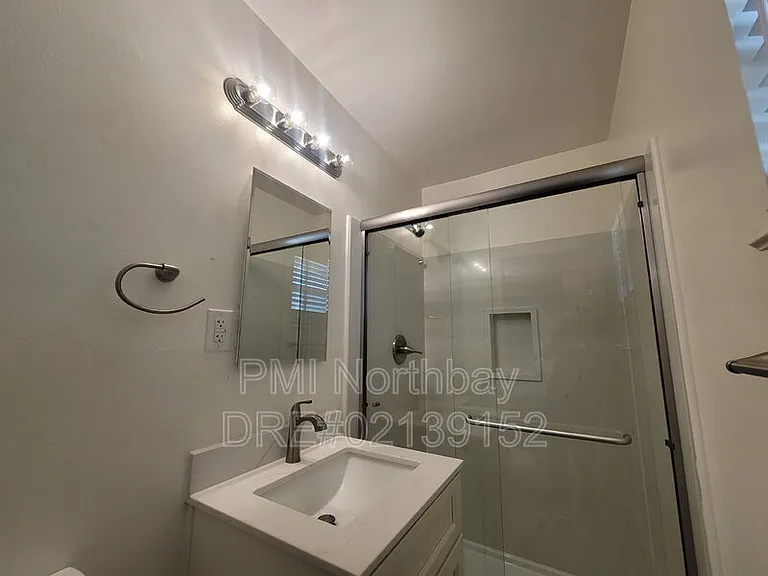 1019 Wallace St — Photo 13