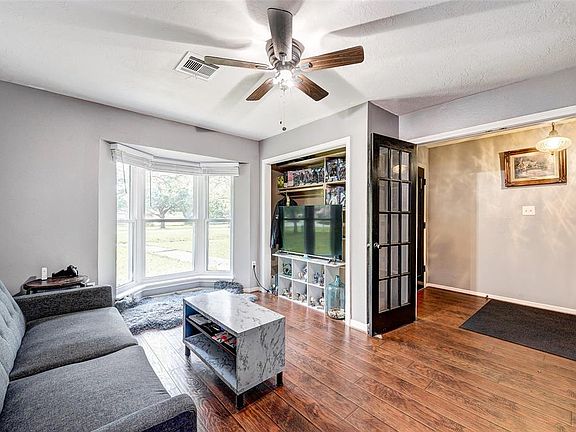 2nd image of 3634 Meadowlark Way