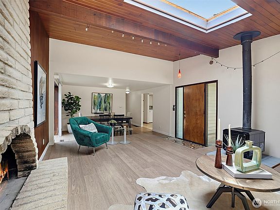 5th image of 2327 NE 92nd Street