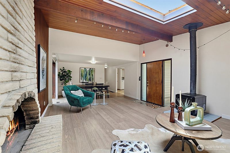5th image of 2327 NE 92nd Street