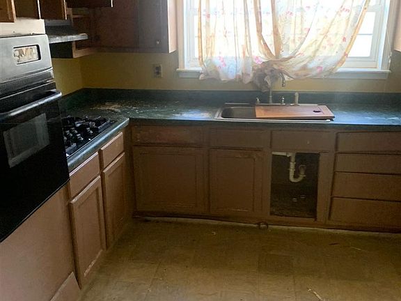 4th image of 125 Cedar Dr