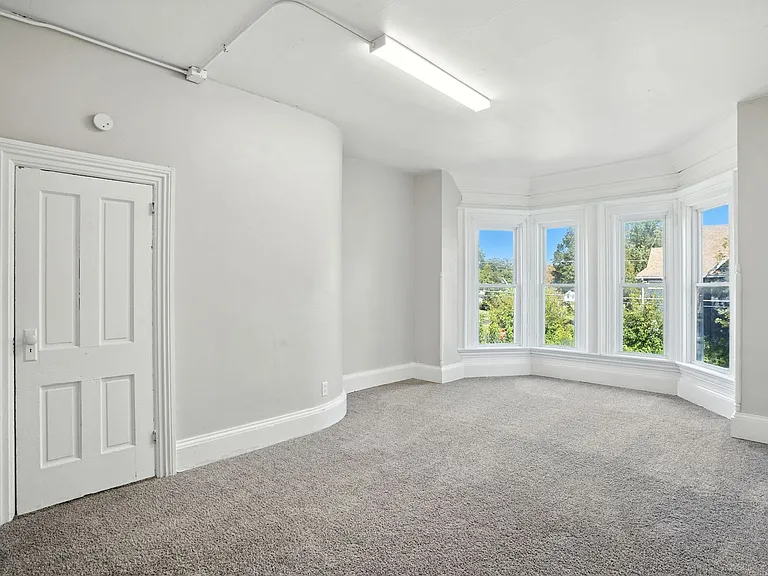 325 Kirkwood Blvd — Photo 23