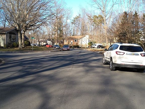 4th image of 15801 Edgewood Dr