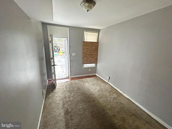 3rd image of 604 N Montford Ave