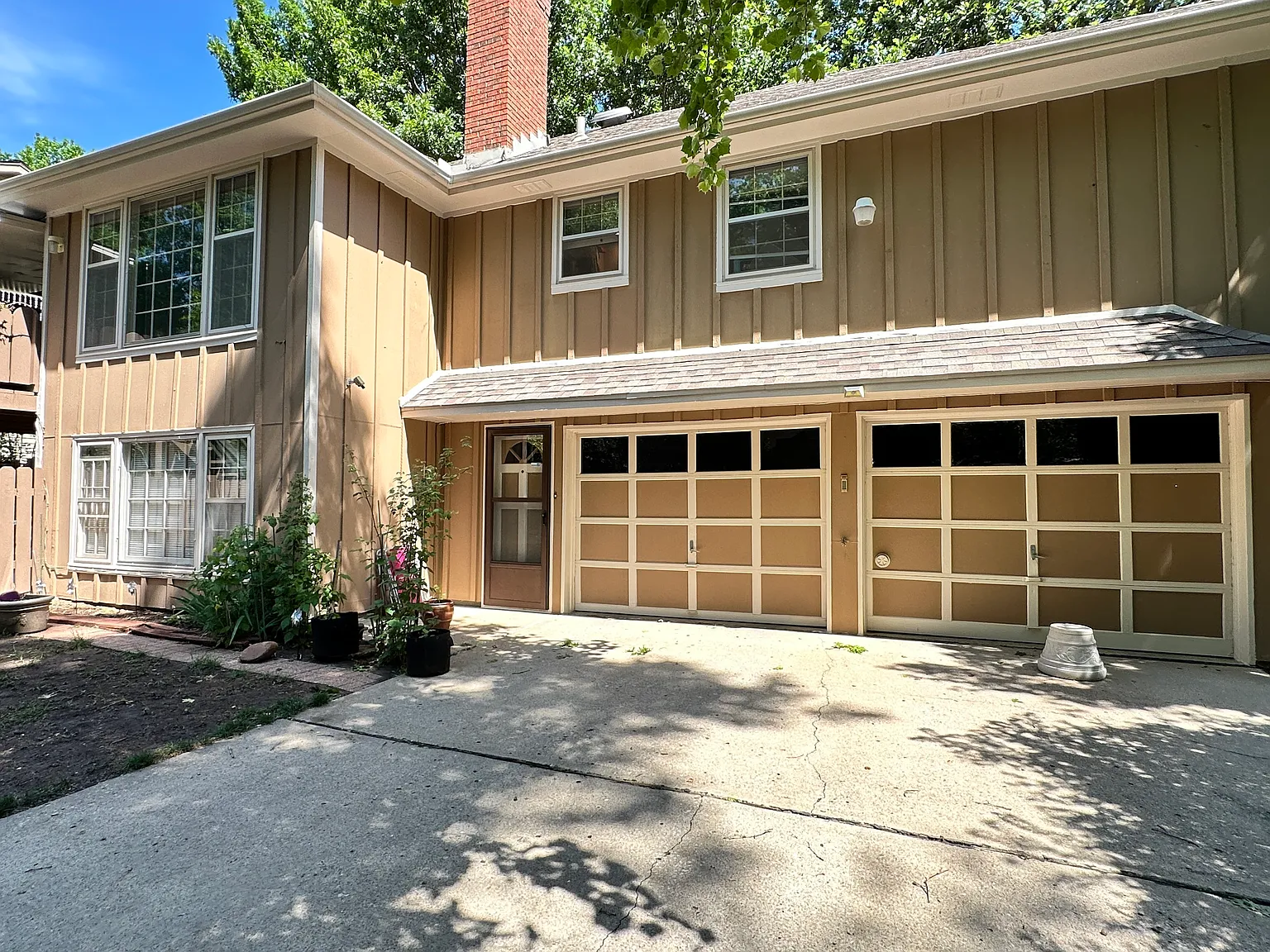 3 bed, 2.5 bath, 1916 sqft, $2,275 — Photo 2