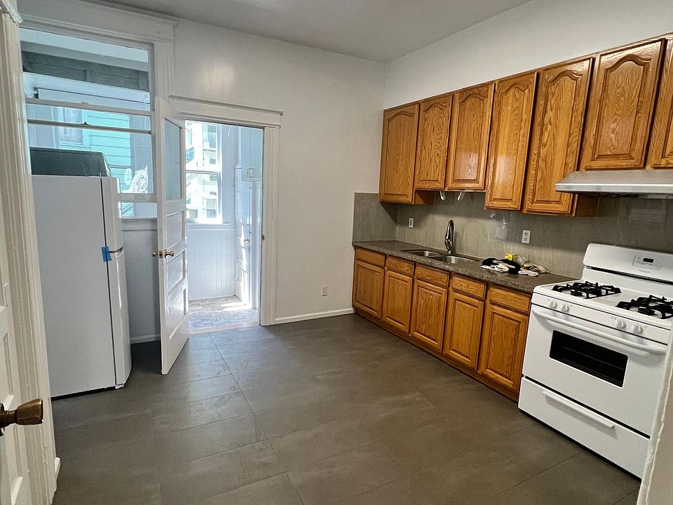 1st image of 37 Jasper Pl