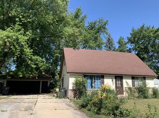 1536 Chestnut Ln, Waukesha, WI 53189