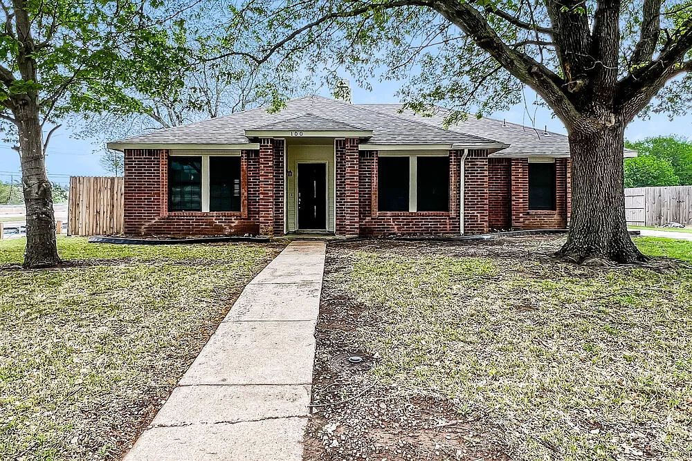 3 bed, 2.0 bath, 1660 sqft, $2,275 — Photo 1
