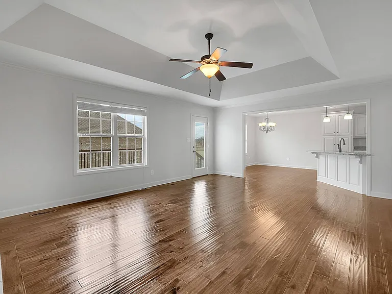 402 Lucy Cir — Photo 12