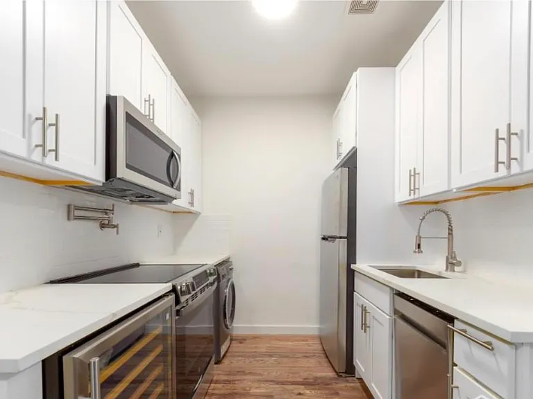 136 Cornelia St #2A — Photo 7