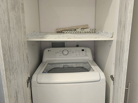 5th image of 827 N Glendale Ave