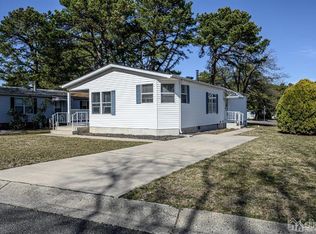 22 Pine Ridge Blvd, Whiting, NJ 08759