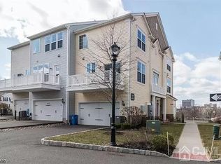 901 Leia Ln, Highland Park, NJ 08904