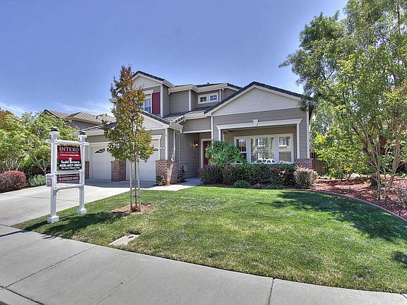 3rd image of 406 Waterton Ct
