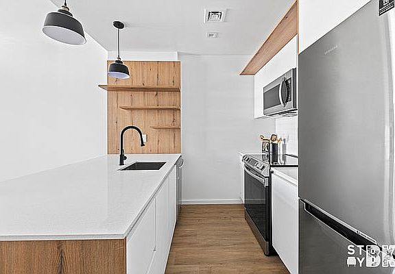 4th image of 825 De Kalb Ave #3D