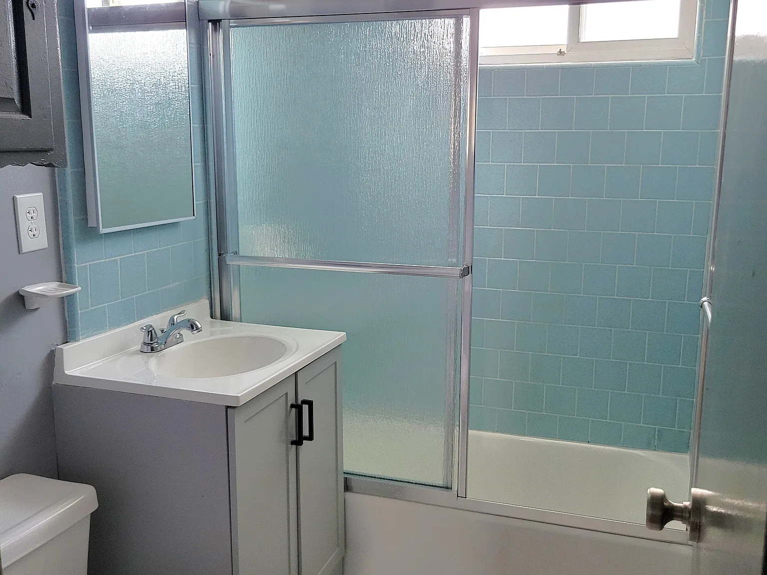3 bed, 1.5 bath, 1016 sqft, $4,300 — Photo 4