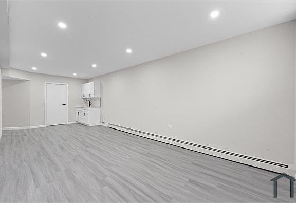 2nd image of 1070 Kelly St #B