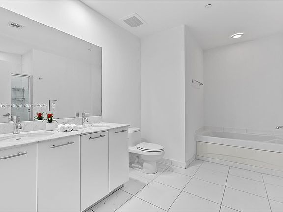 5th image of 950 Brickell Bay Dr APT 4906