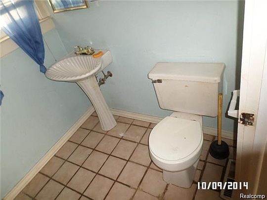 3rd image of 4405 Newberry St