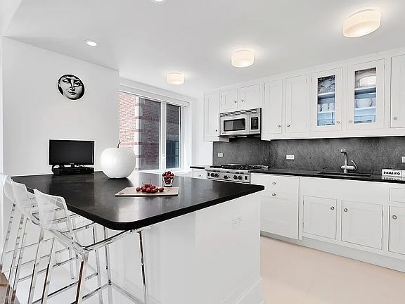 5th image of 530 Park Ave APT 4A